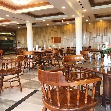 Pinehurst Golf Club And Hotel Pathum Thani Exterior foto
