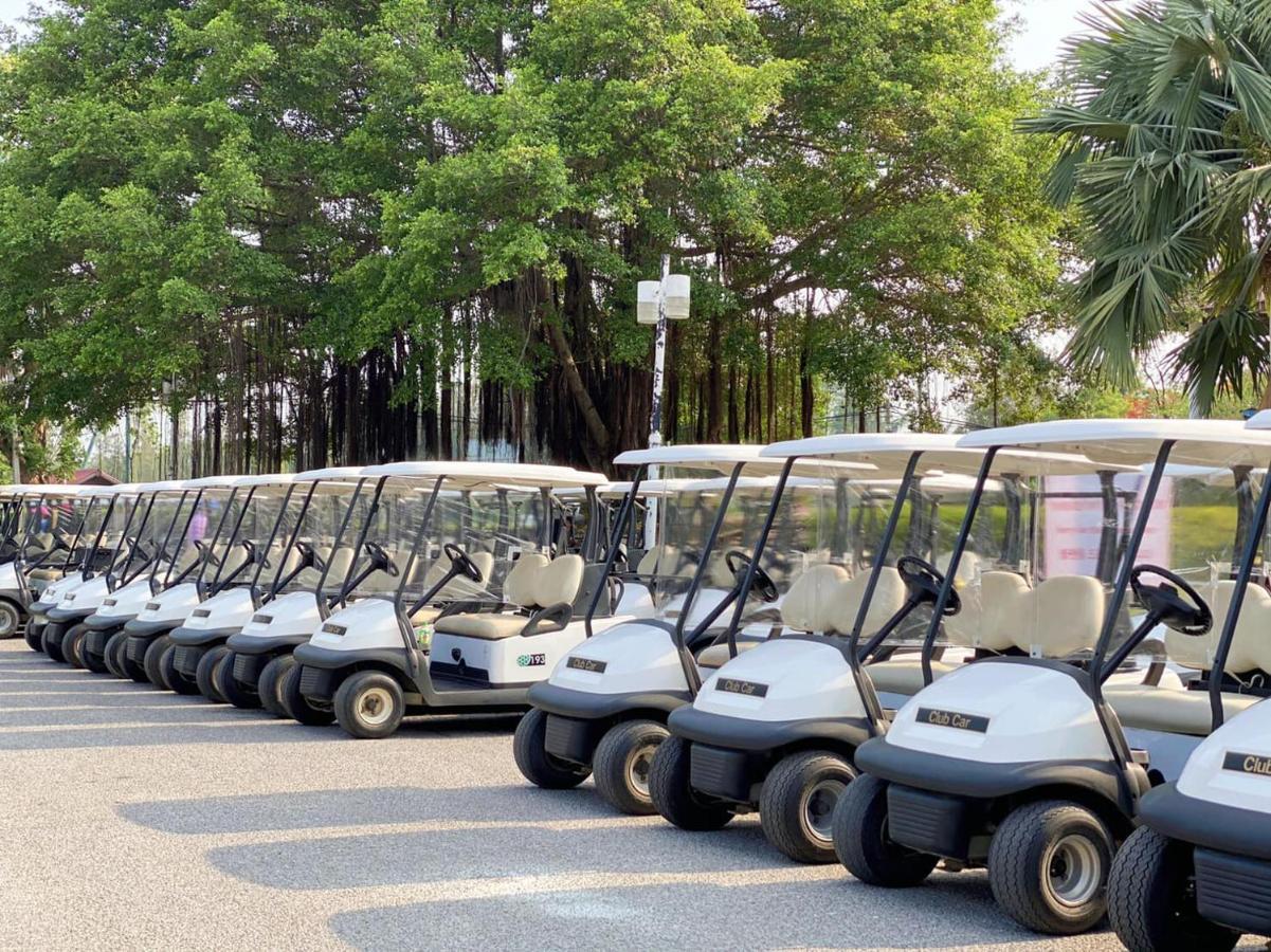 Pinehurst Golf Club And Hotel Pathum Thani Exterior foto