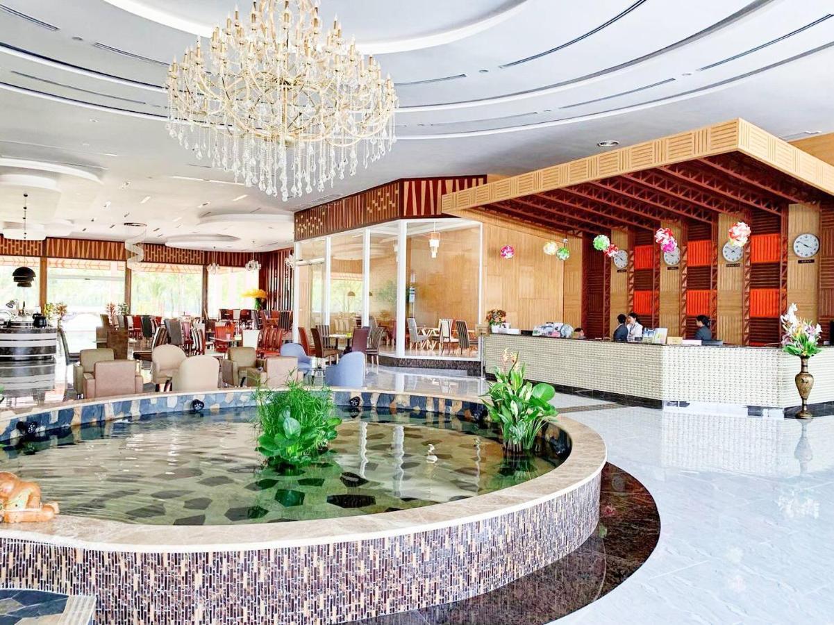 Pinehurst Golf Club And Hotel Pathum Thani Exterior foto