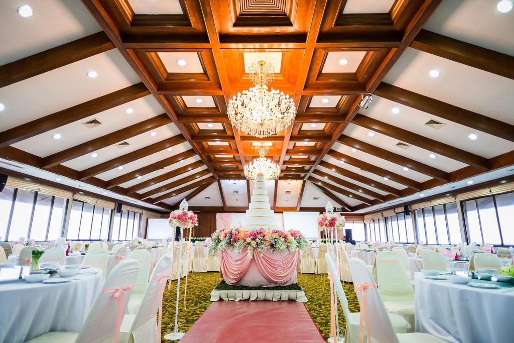 Pinehurst Golf Club And Hotel Pathum Thani Exterior foto