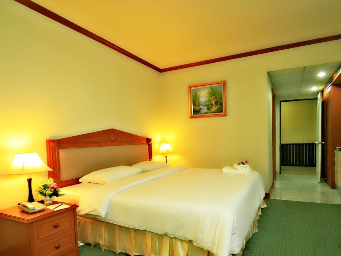 Pinehurst Golf Club And Hotel Pathum Thani Exterior foto
